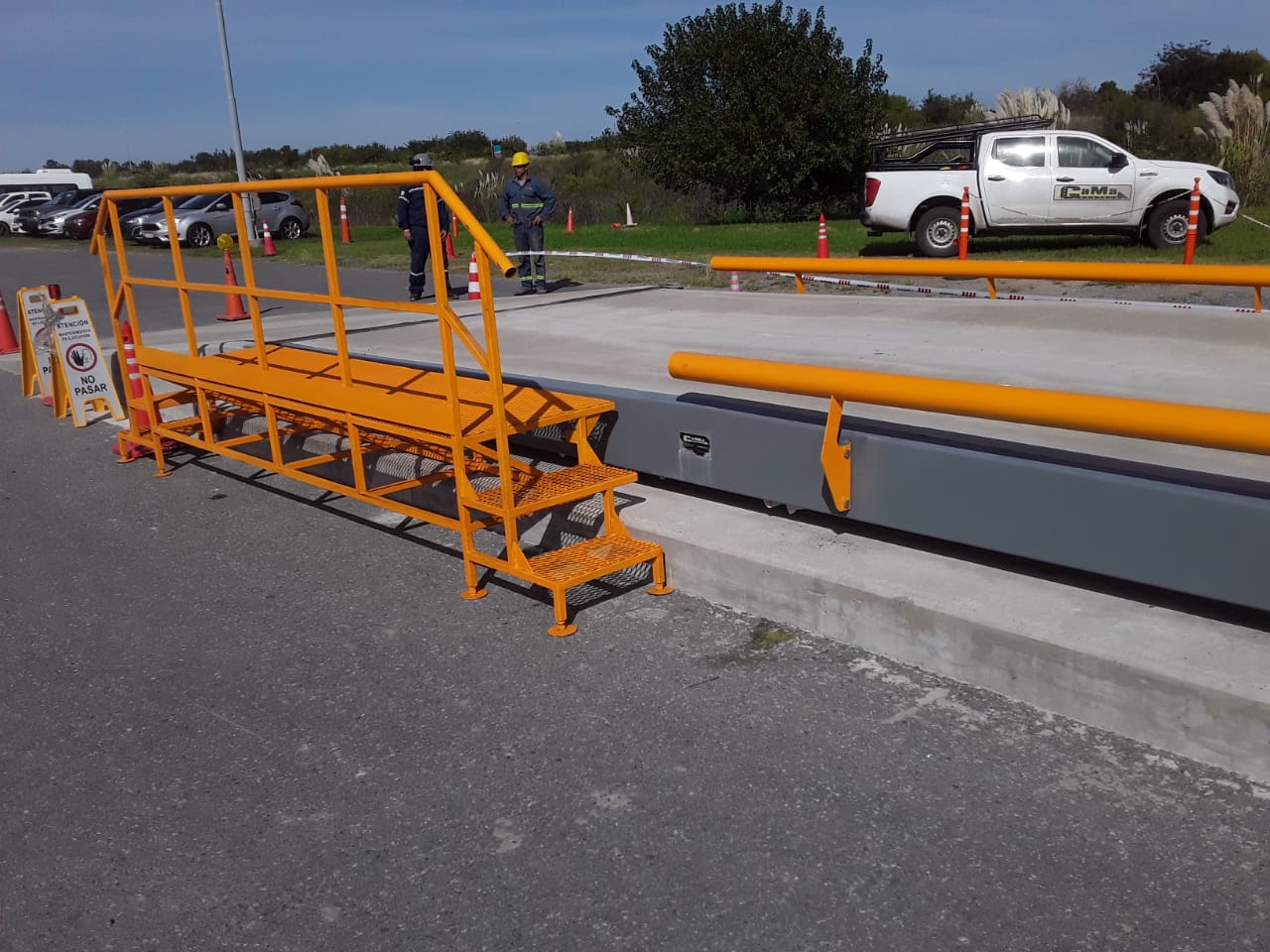 Pasarelas laterales para basculas camioneras